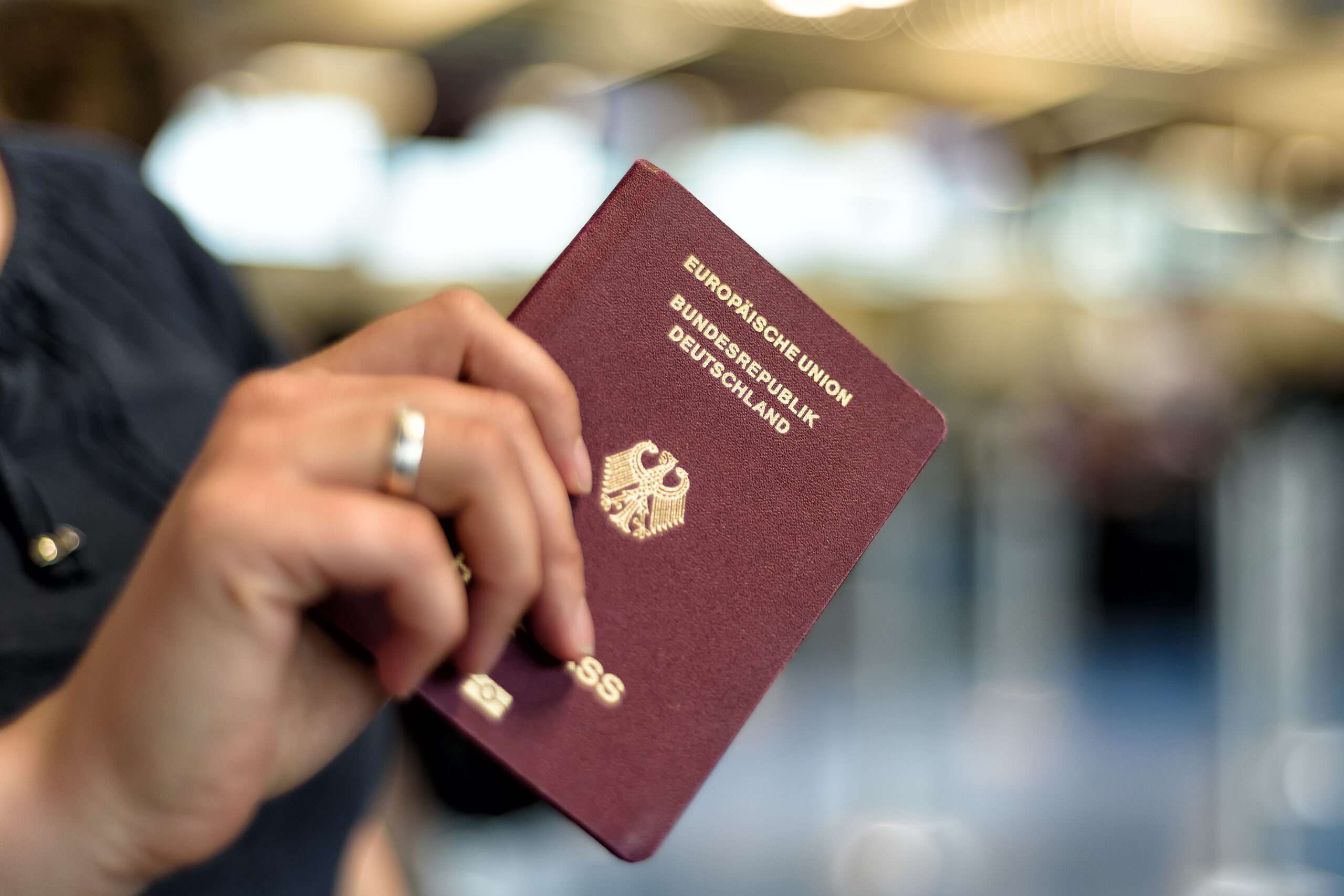 Гражданство Германии: как получить немецкий паспорт и переехать в ЕС