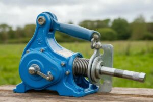 Обзор решений для подъема и перемещения груза: ручная рычажная и электрическая лебедка 220 В