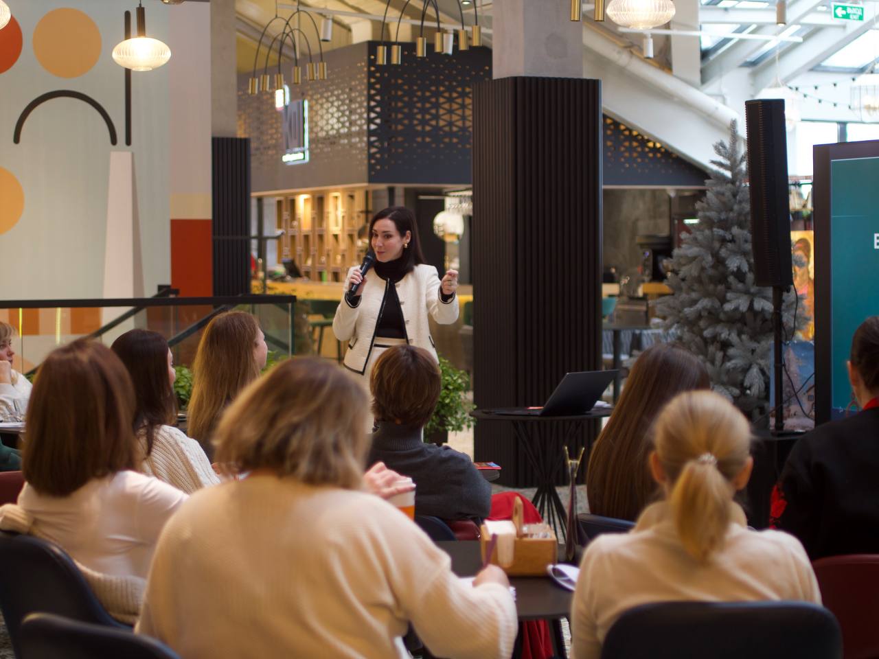 Деньги под ногами.